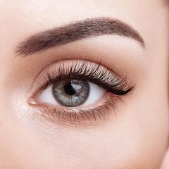 Mascara Look: Verstärkung der eigenen Wimpern, um den perfekten Wimperneffekt zu erhalten